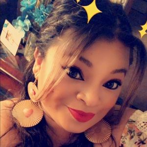 Meet your Posher, Gabriela